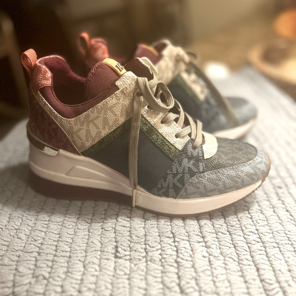 Michael kors sneakers very good condition almost new used once